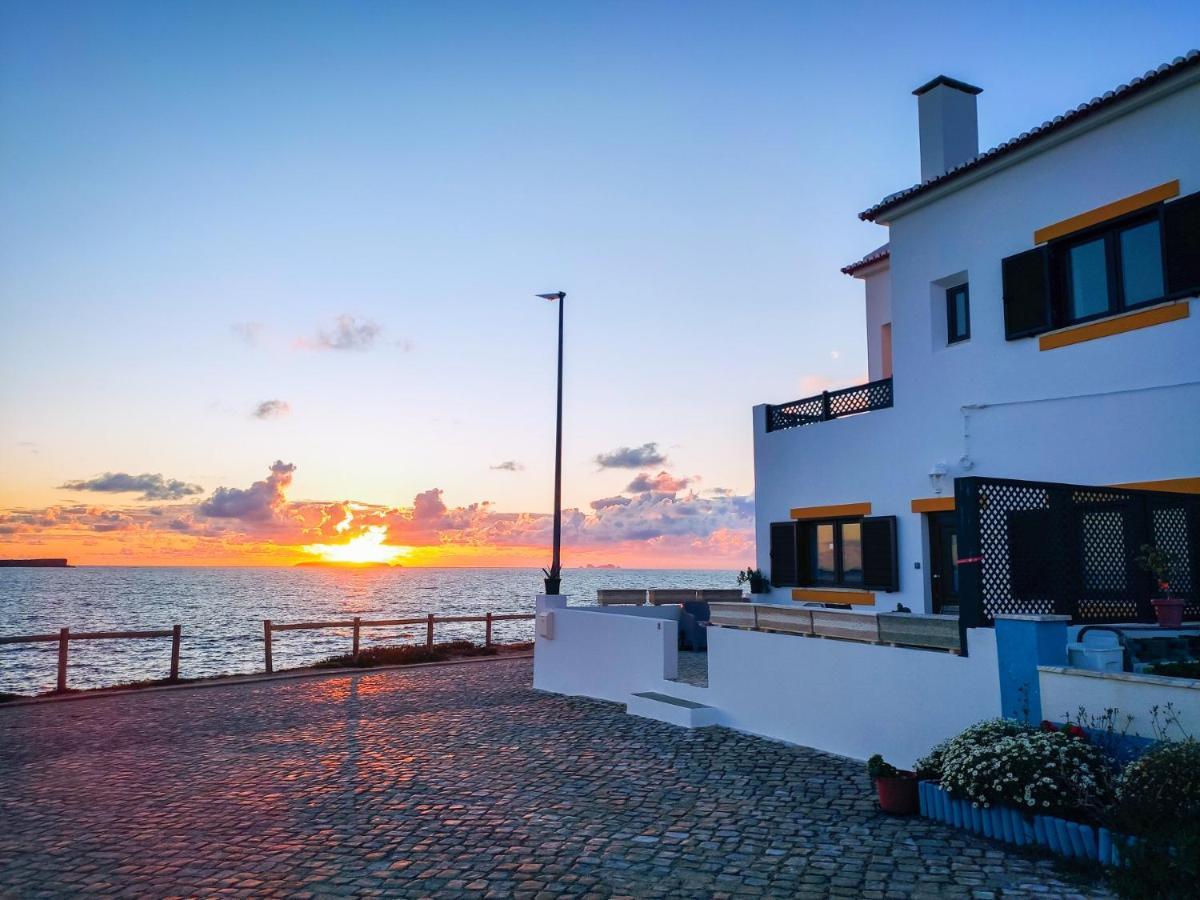 Pequena Baleia Bed & Breakfast Ferrel  Exterior foto