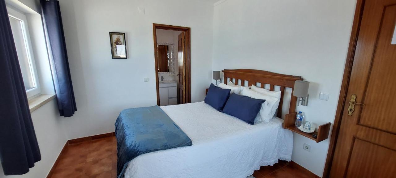 Pequena Baleia Bed & Breakfast Ferrel  Exterior foto