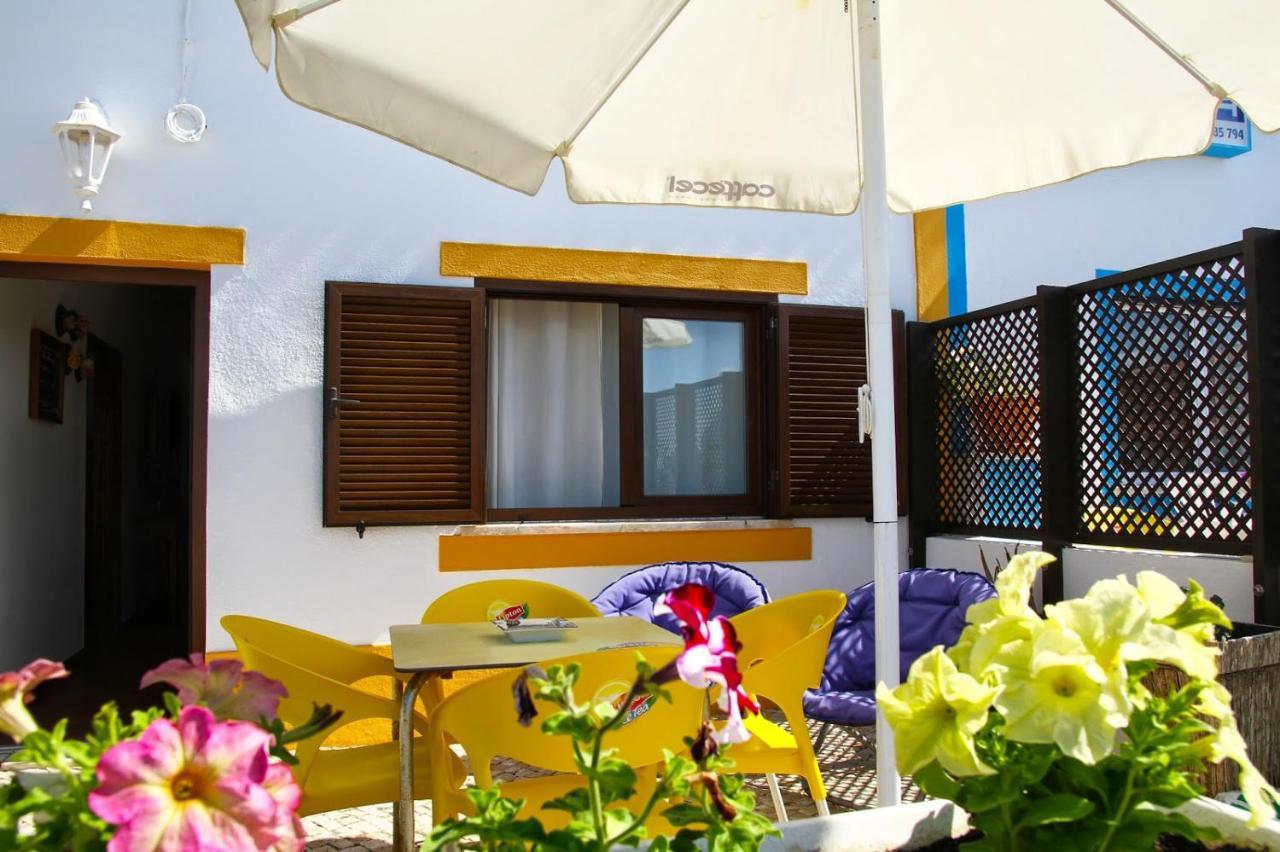 Pequena Baleia Bed & Breakfast Ferrel  Exterior foto