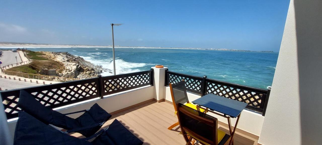Pequena Baleia Bed & Breakfast Ferrel  Exterior foto