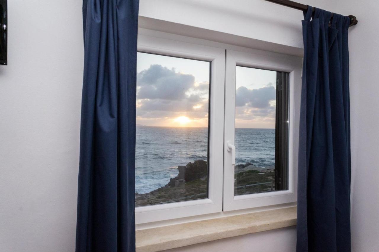 Pequena Baleia Bed & Breakfast Ferrel  Exterior foto